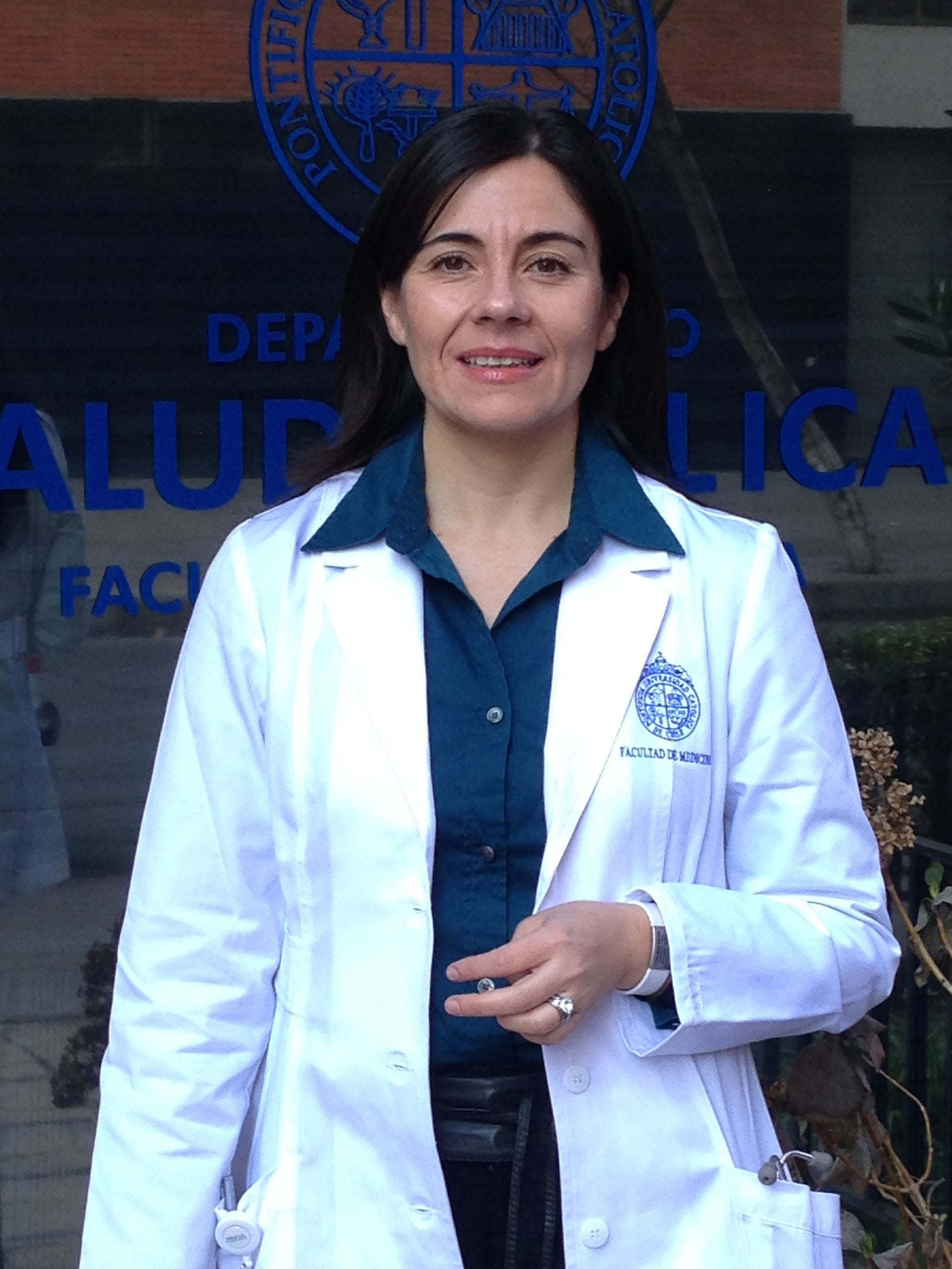Headshot of Dr. Claudia Bambs