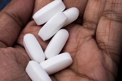 Multivitamin-selenium combo may delay ill health, mortality from AIDS