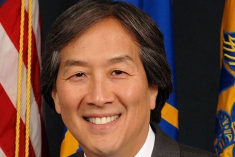 Howard Koh receives highest honor from American Public Health Association