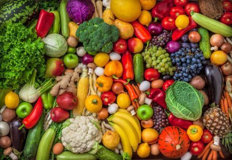 High fruit and vegetable consumption may reduce risk of breast cancer, especially aggressive tumors