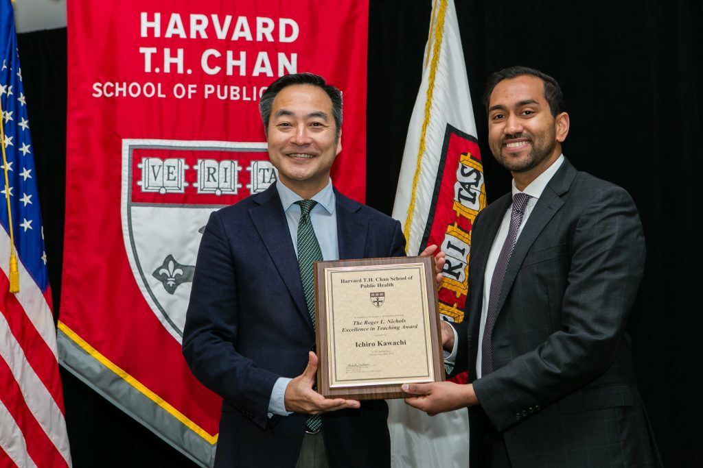 Professor Ichiro Kawachi receiving award