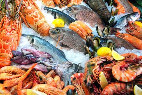 a platter of fish, lobsters, and other aquatic food