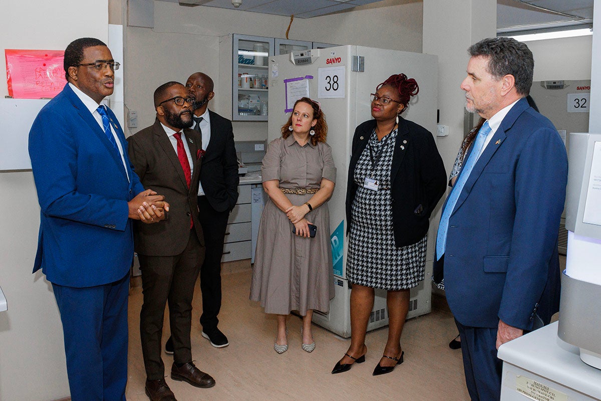 US Ambassador to Botswana Howard Van Vranken visits the BHP lab. Lab director Sikhulile Moyo is at left.