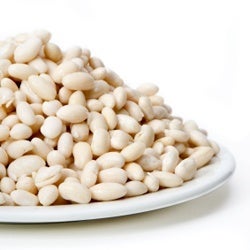 A plate piled with Great Northern beans