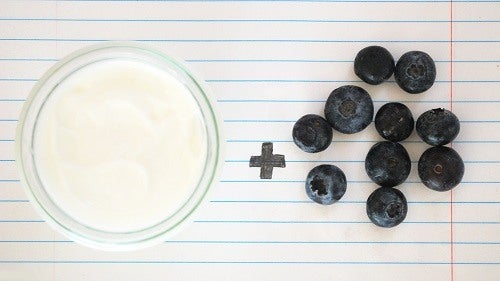 a cup of yogurt and blueberries