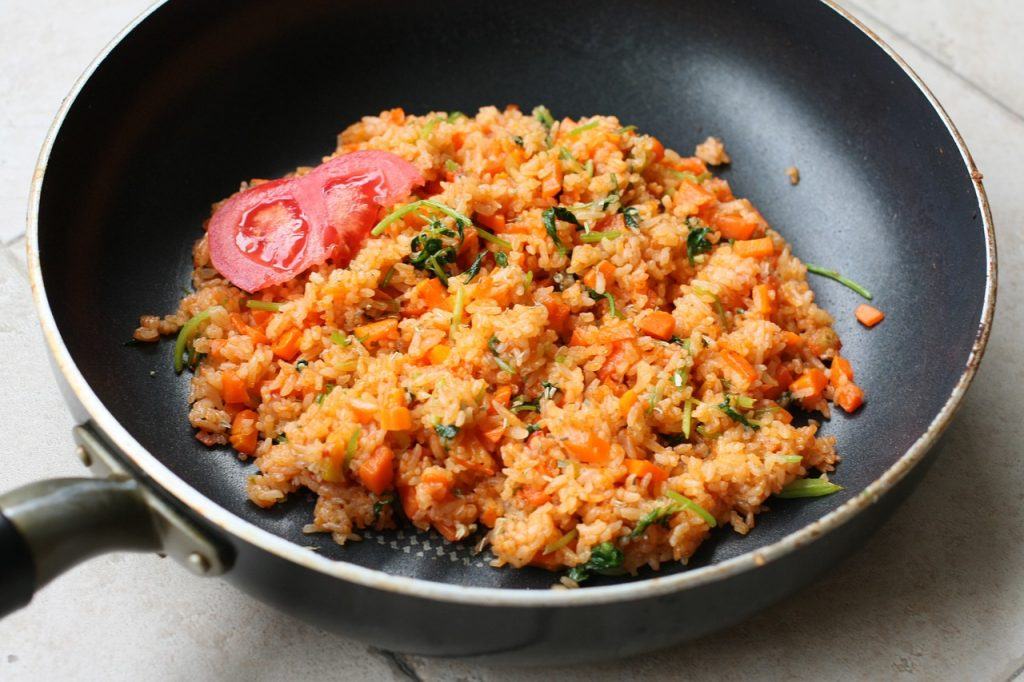 mediterranean rice in a pan with tomato